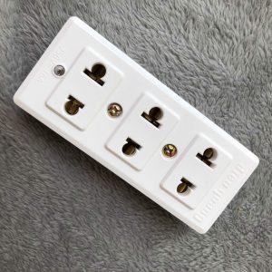 Ổ cắm 3 lỗ không dây màu trắng Điện Quang 004A-02 5 Ổ cắm Điện Quang 004A-02 (3 lỗ không dây)