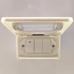 Hộp có nắp che mưa lắp nổi 3 thiết bị Panasonic WEG8973SW-VN